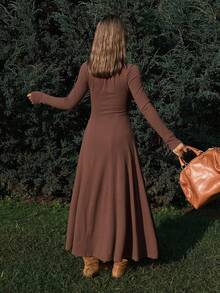 DAZY 纯色植绒修身腰长袖优雅花卉装饰女式连衣裙，秋冬 - 棕色 - 查看 2