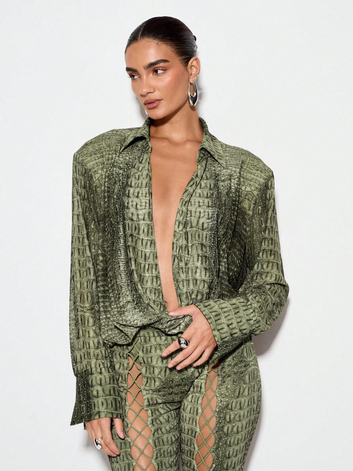 KIZN Body drappeggiato con collo alto e gambe allacciate