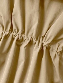 少女束腰连帽中长款轻便夹克，适合秋季日常穿着