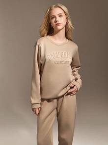 Hanevo 青少年女孩 2 件套休闲通勤百搭 3D 字母运动衫和运动裤套装 - 杏色 - 查看 1