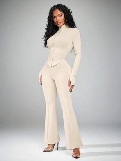 Radiana 女式性感简约修身杏色休闲两件套，秋冬。长袖高领拉链夹克 + V 腰低腰喇叭裤。弹力针织面料，贴合身体曲线，修身显瘦。舒适的居家、健身、瑜伽服饰。