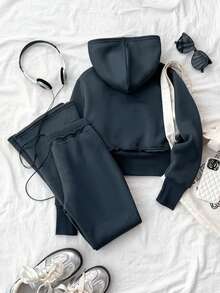 Tween Girl Grey Zip-Up Hoodie And Sweatpants Casual Outfit