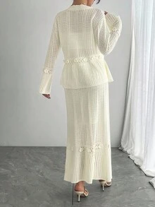 DAZY Bộ đồ nữ thanh lịch gồm áo khoác cardigan cổ chữ V dáng rộng, họa tiết hoa 3D và quần dài/chân váy, thích hợp cho kỳ nghỉ. - Màu be - Xem 3