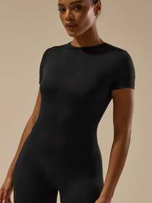 MUSERA ESSENTIALS 柔软如黄油般的短袖修身连体衣，基本款可爱休闲春夏度假节日音乐会秋季冬季日常情人节