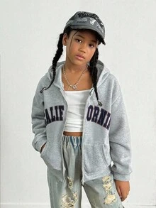 Sweetra Young 秋冬女童英文印花连帽拉链外套 - 撞色字母印花混搭街头风，适合秋冬的温暖针织面料，略微宽松的版型留有成长空间，将校园女孩变身活力少女！ - 灰色 - 查看 4