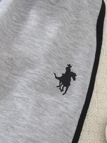 SHEIN Genkimix Kids 2 件套男童套装，休闲百搭拼接黑色条纹插肩袖灰色套头衫和运动裤组合，小男孩服装/幼儿男孩秋季服装 - 灰色 - 查看 4