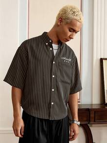 SWAVVY 标准尺寸男士时尚休闲蓝白条纹短袖花卉刺绣宽松衬衫 - 棕色 - 查看 4