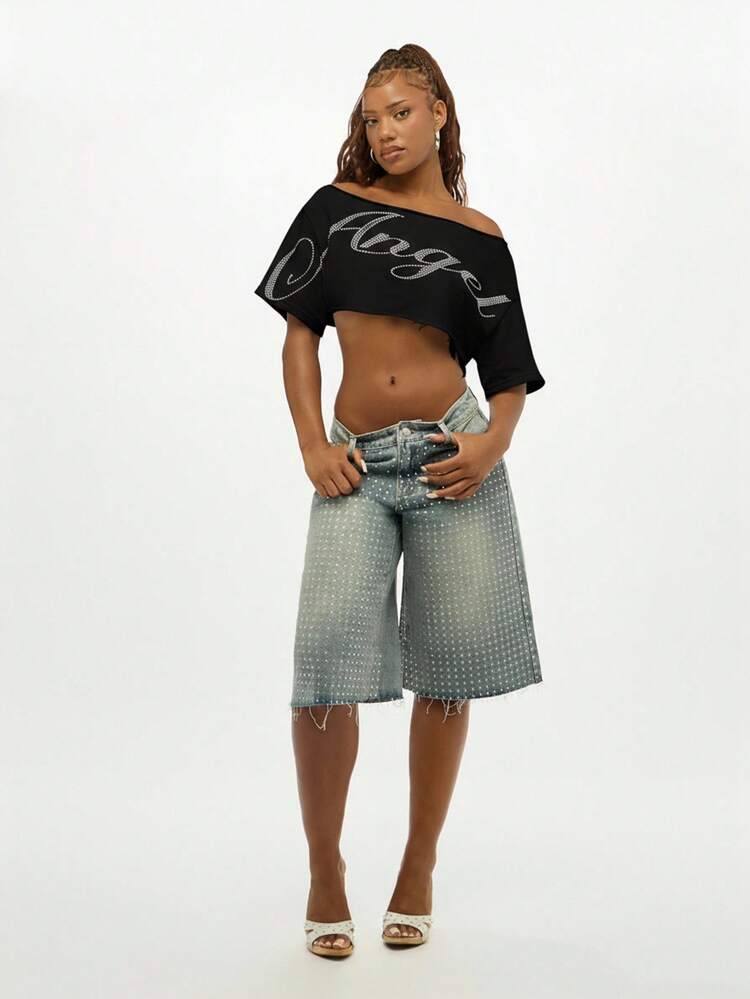 SUMWON WOMEN 라인스톤 스크립트가 있는 오프숄더 크롭 탑