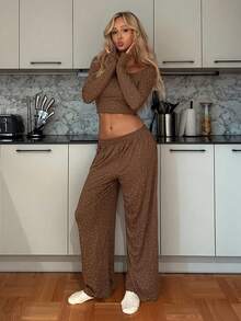 Livesso طقم بيجامة للنساء يتكون من ملابس علوية قصيرة بياقة مستديرة وطباعة زهور متناثرة وبنطلون، للخريف والشتاء