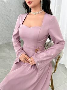 Modelyn Vestido elegante de longitud media con cuello de corazón, manga larga y adornos de rhinestones en unicolor para mujer