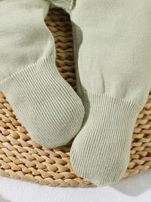 SHEIN Baby Mädchen gestrickter Rollkragen Langarm Jumpsuit mit gerüschter Blumen Dekoration, bequem für Herbst/Winter, geeignet für den Alltag, Zuhause, Ausflüge und Reisen, erhältlich in Kamel und Khaki Farben