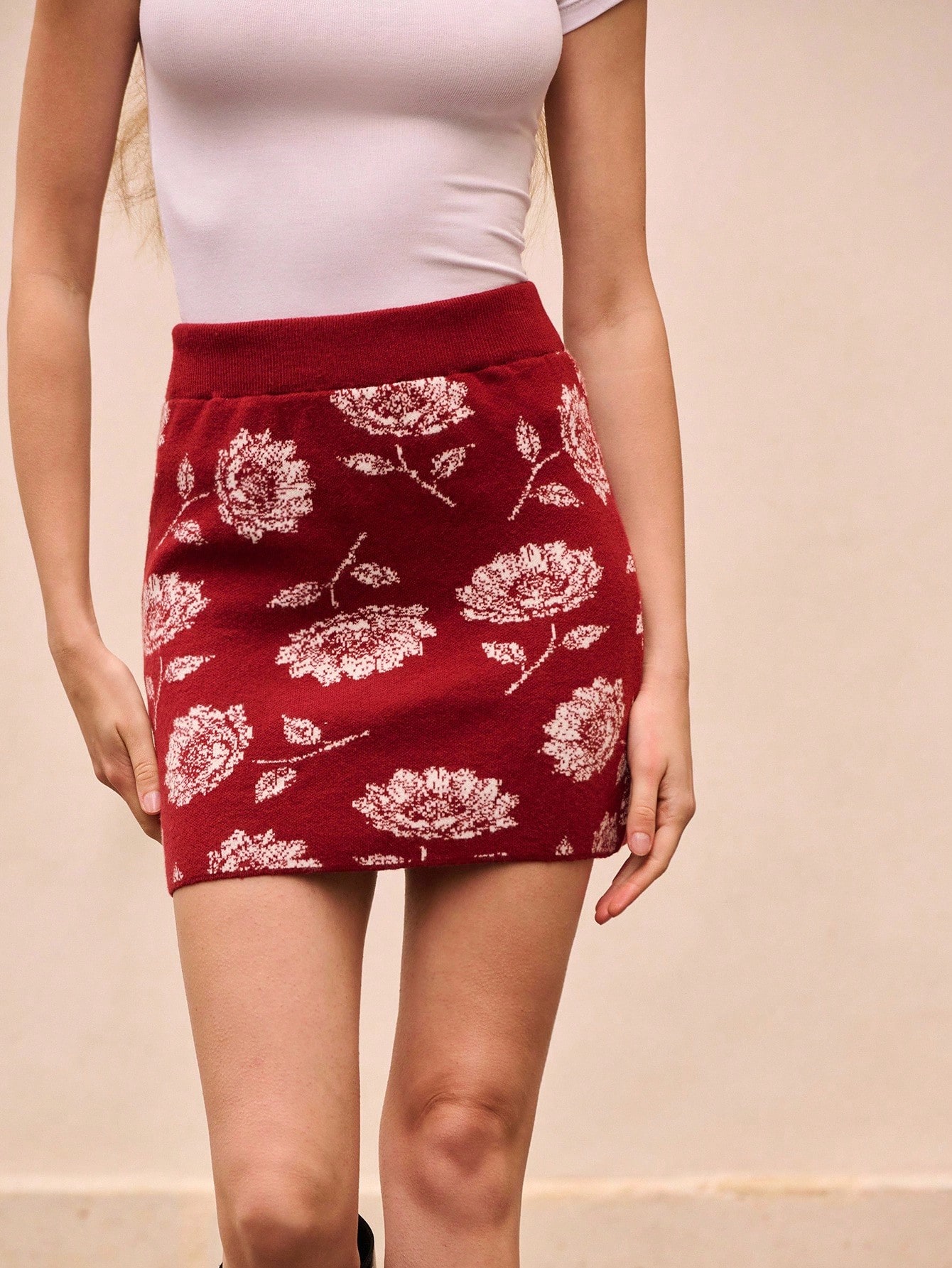 Minigonna in maglia con motivo floreale jacquard strutturato per donna