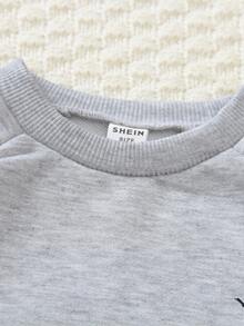 SHEIN Genkimix Kids 2 件套男童套装，休闲百搭拼接黑色条纹插肩袖灰色套头衫和运动裤组合，小男孩服装/幼儿男孩秋季服装 - 灰色 - 查看 6