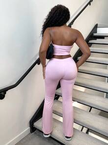 Alexandranx Nouveau ensemble 2 pièces printemps/été 2025 : Top court tube sans manches avec imprimé lettres anglaises rétro et fruits cerises rose, et pantalon moulant évasé taille élastique avec liens à nouer cerise. Style bohème, décontracté, sexy et doux pour festivals de musique, plage et vacances. - Rose bonbon - Voir 2