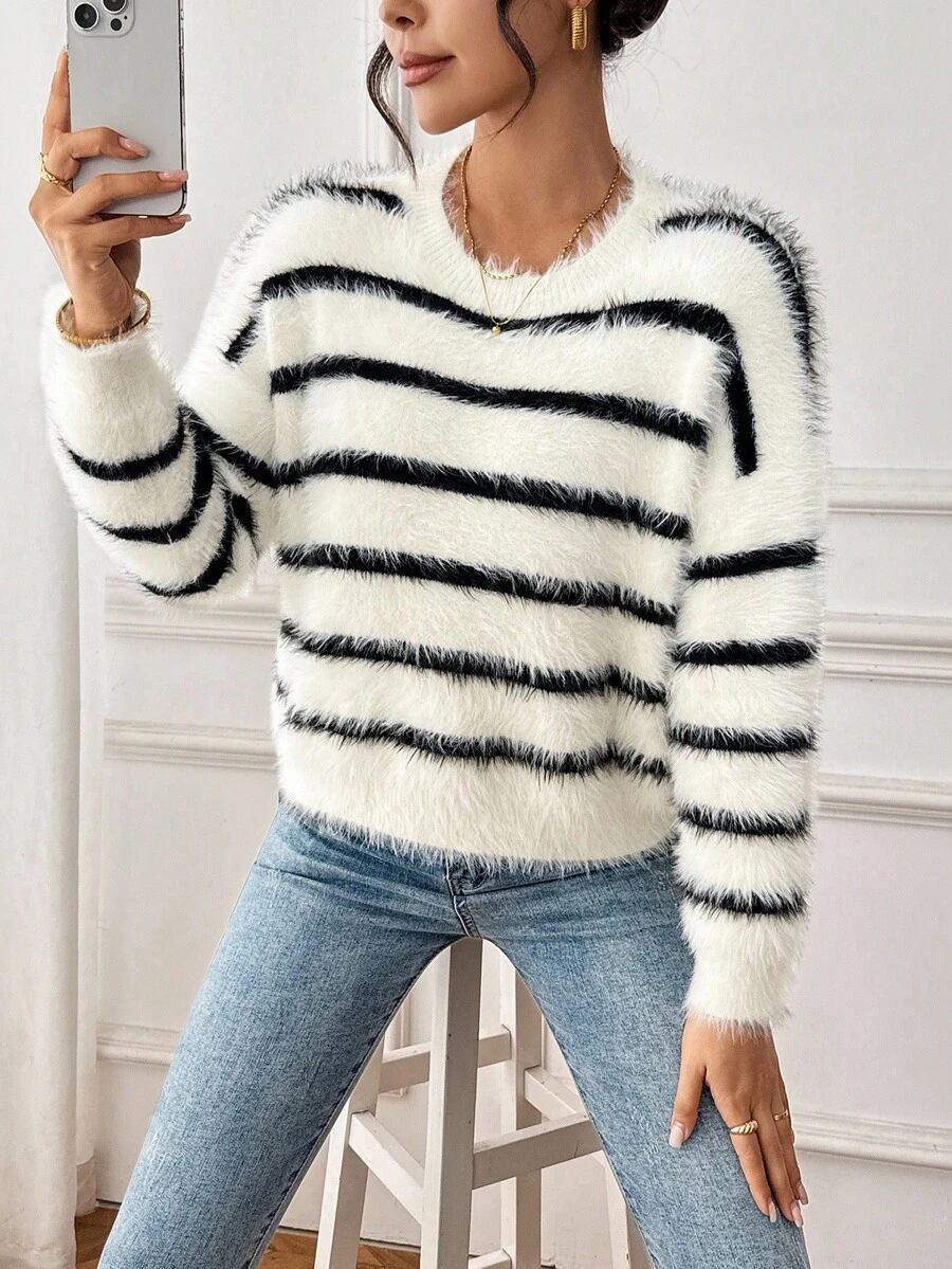 SHEIN Unity Áo len dệt kim cổ tròn kẻ sọc cao cấp làm từ lông chồn giả dành cho nữ, Thu/Đông - Đen và trắng - Xem 1