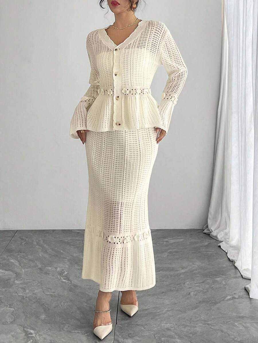 DAZY Bộ đồ nữ thanh lịch gồm áo khoác cardigan cổ chữ V dáng rộng, họa tiết hoa 3D và quần dài/chân váy, thích hợp cho kỳ nghỉ. - Màu be - Xem 1