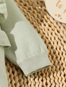 SHEIN Baby Mädchen gestrickter Rollkragen Langarm Jumpsuit mit gerüschter Blumen Dekoration, bequem für Herbst/Winter, geeignet für den Alltag, Zuhause, Ausflüge und Reisen, erhältlich in Kamel und Khaki Farben