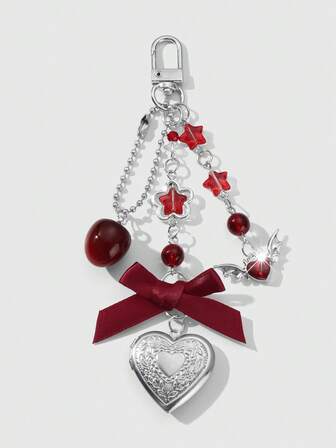 Kawaii 1 Stück Y2K modischer zarter silberner Cut Out Harz Stern Flügel Herz Schleife Kristall Erdbeere DIY Herz Schlüsselanhänger Taschenbaumler, geeignet für Frauen/Mädchen Alltag, Urlaubsgeschenk