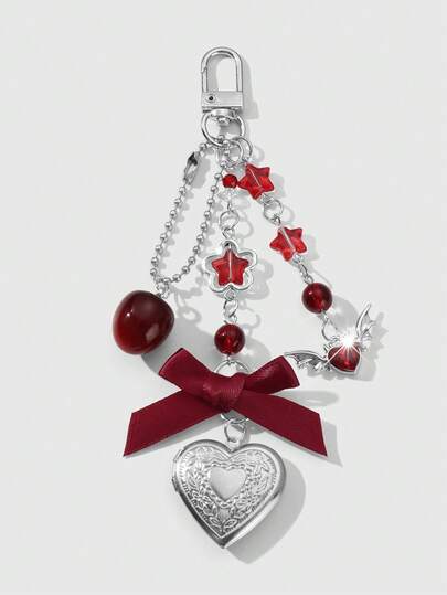 Kawaii 1 Stück Y2K modischer zarter silberner Cut Out Harz Stern Flügel Herz Schleife Kristall Erdbeere DIY Herz Schlüsselanhänger Taschenbaumler, geeignet für Frauen/Mädchen Alltag, Urlaubsgeschenk