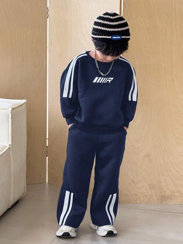 SHEIN 2 件套年轻男童休闲宽松圆领运动衫和运动裤套装，适合返校、生日、迎婴派对、节日派对、秋冬季