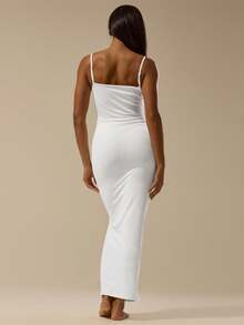 MUSERA ESSENTIALS 柔软如黄油般的吊带修身连衣裙，基础款夏季度假连衣裙，适合婚礼、伊比沙岛海滩度假、秋季夜晚外出、返校季休闲装、冬季晚宴夏季穿搭，优雅时尚。 - 白色 - 查看 3