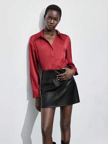 Maija Damen Rote Einfarbige Satin Twill Stoff Loose Fit Langarm Bluse mit Knopfleiste und Taschen, Urban Pendler Business Lässig Damenmode, Bürokleidung, Damen Elegant, Rotes Grundlagen Damen Elegantes Hemd, Hochzeitsgast Outfit Weihnachten Neujahr Rotes Top