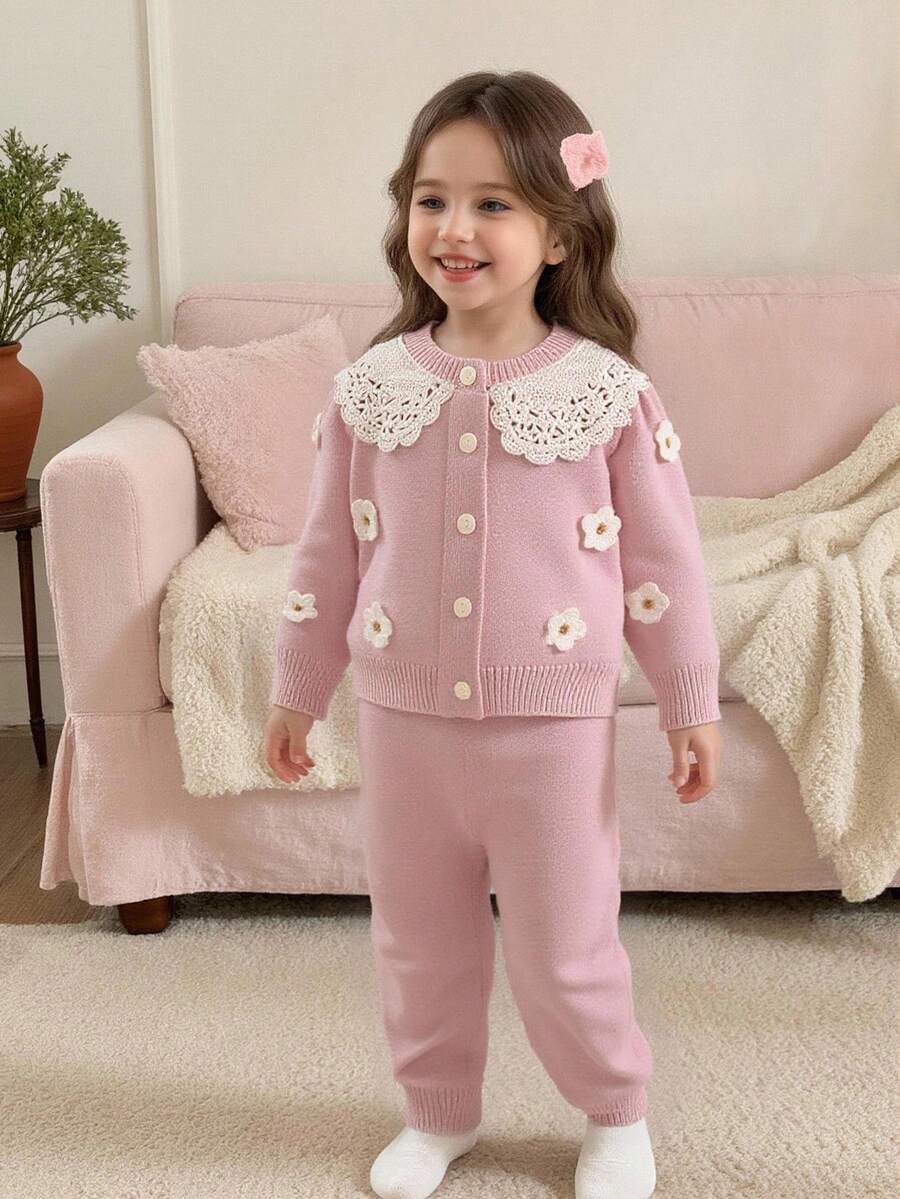 SHEIN Vintaside Kids 小女孩粉色花卉钩针装饰开衫毛衣和裤子两件套，柔软舒适，适合春秋季节场合：休闲、户外、旅行、度假、居家、日托、娱乐