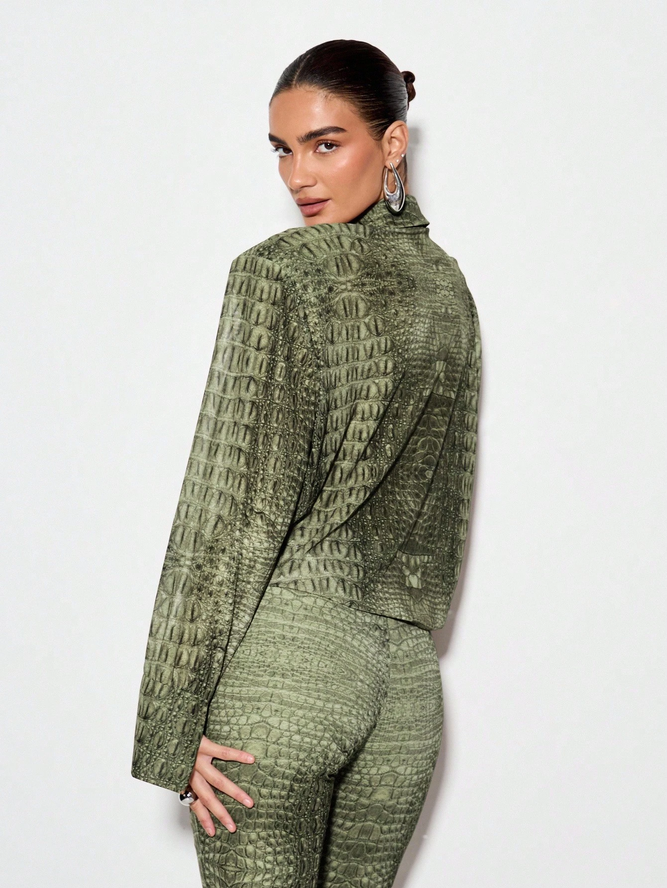 KIZN Body drappeggiato con collo alto e gambe allacciate