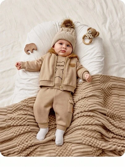 SHEIN 3 件套新生婴儿男孩/女孩可爱卡通熊图案羊毛连帽衫背心夹克和裤子 3 件套服装套装，适合秋冬