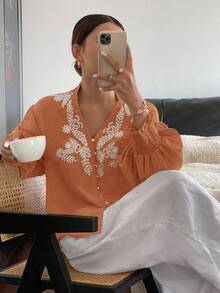 Serisse Áo sơ mi cài nút thêu hoa ngày lễ giản dị màu trắng dành cho nữ - trái cam - Xem 3