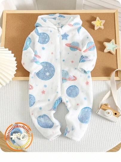 新生儿男女宝宝可爱卡通星星图案毛绒连帽长袖连体衣，适合秋冬季外出和居家穿着
