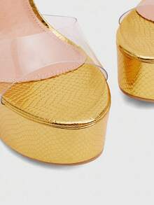 CUCCOO LuxiPop Damen Outdoor Plateau Sandalen mit rundem Zehenbereich, hohem Absatz, wasserdicht, aus goldenem Schlangenleder-PU und transparentem PVC-Material, modisch, bequem für Alltag, Party und Bankett, mit Schnallenverschluss - Gold - Übersicht 6