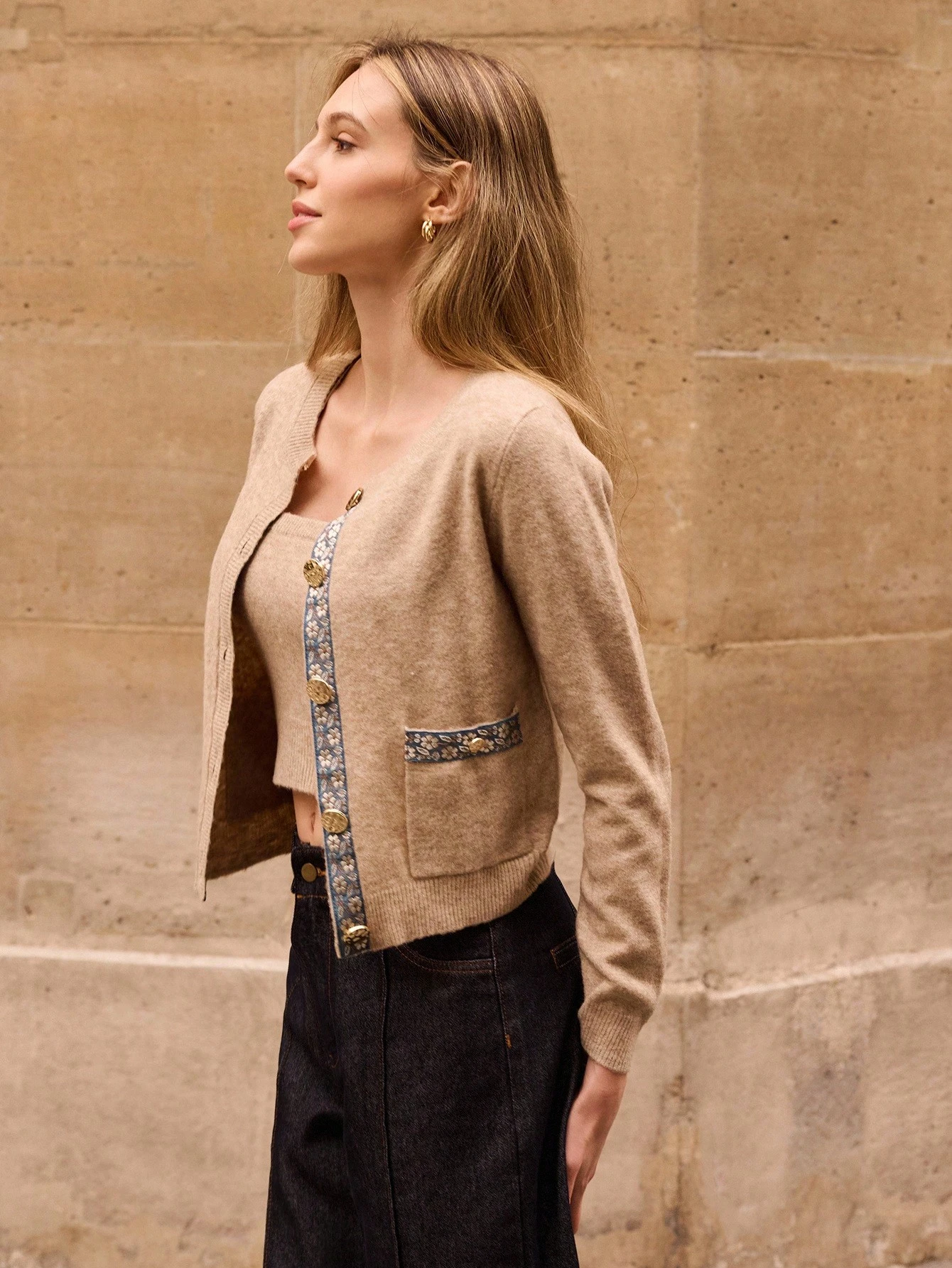 Cardigan de Tricô com Acabamento Estampado Floral e Botões Metálicos, Roupas Femininas de Outono, Conjuntos de Outono, Roupas Femininas de Outono e Inverno