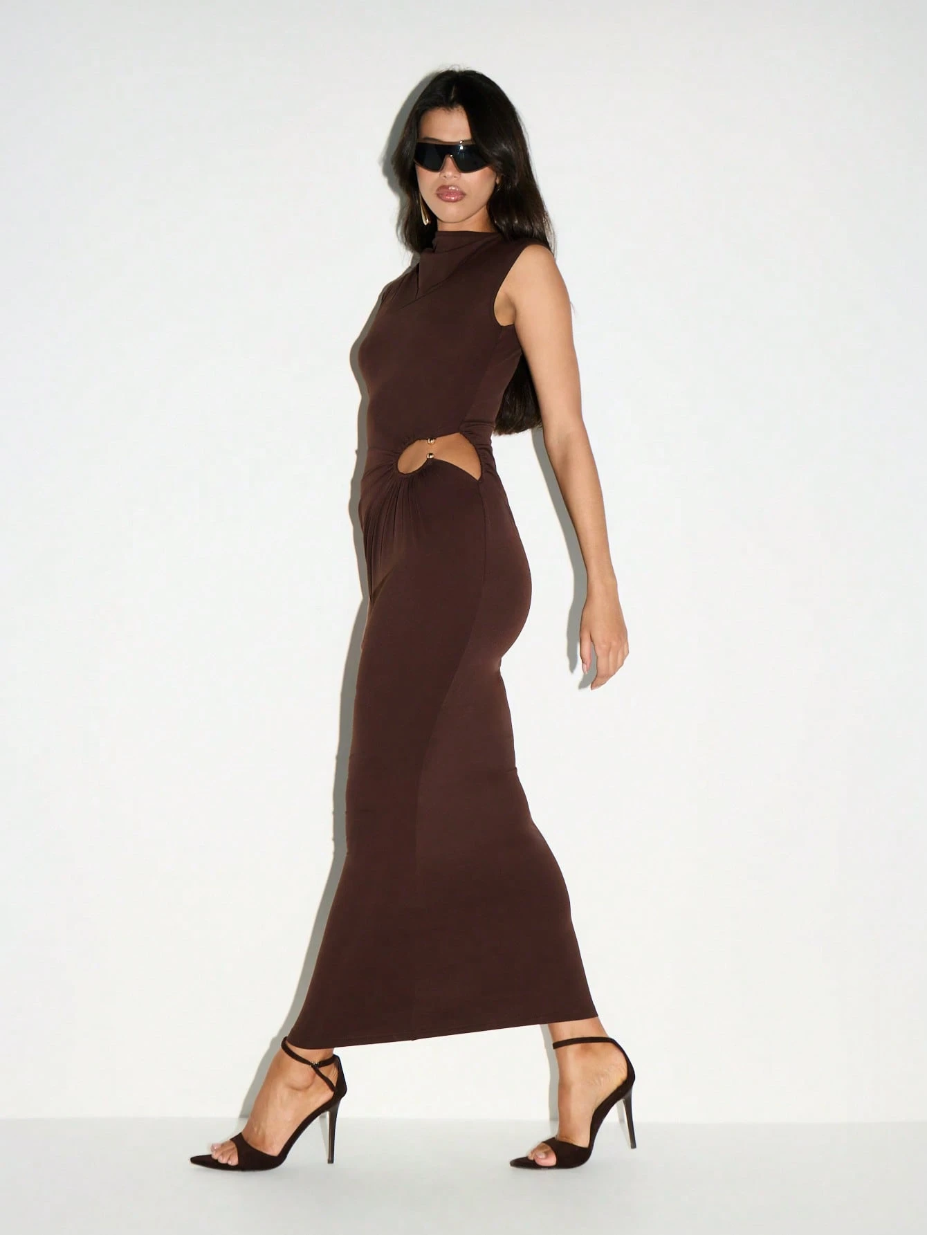 KIZN Abito lungo senza maniche con collo alto e dettaglio ad anello laterale