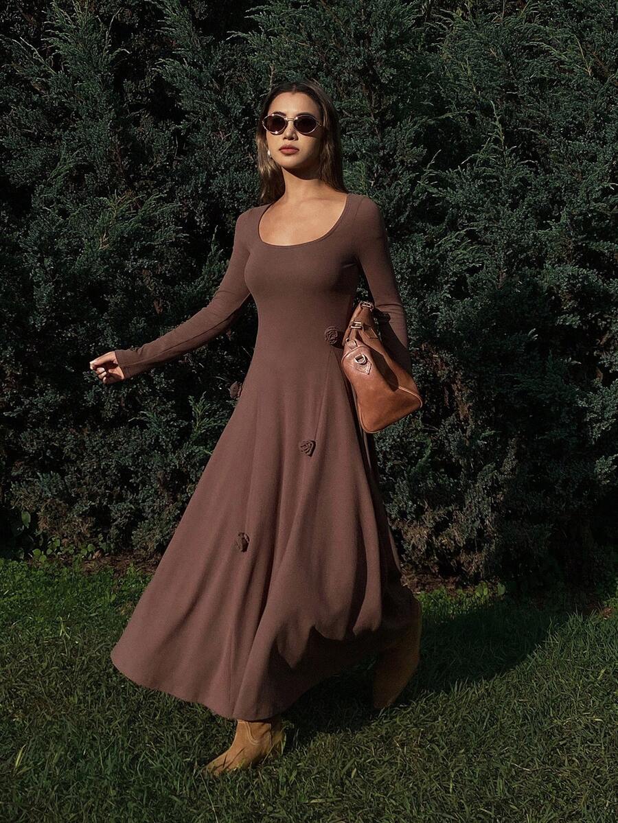 DAZY 纯色植绒修身腰长袖优雅花卉装饰女式连衣裙，秋冬 - 棕色 - 查看 1