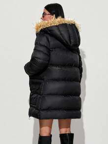 Cappotti invernali lunghi da donna con cappuccio e dettagli in piuma di colore unito