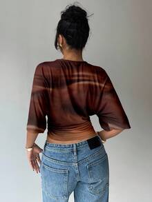 Aloruh Women's Solid Color Round Neck Batwing Sleeve Pleated Design Brown Tie-Dye Cropped Fashionable Top, Suitable For Autumn Outings, Versatile Base Layer T-Shirt, Brown Autumn T-Shirt, Coffee Brown Top ,Earthy Tops - Brown - View 2