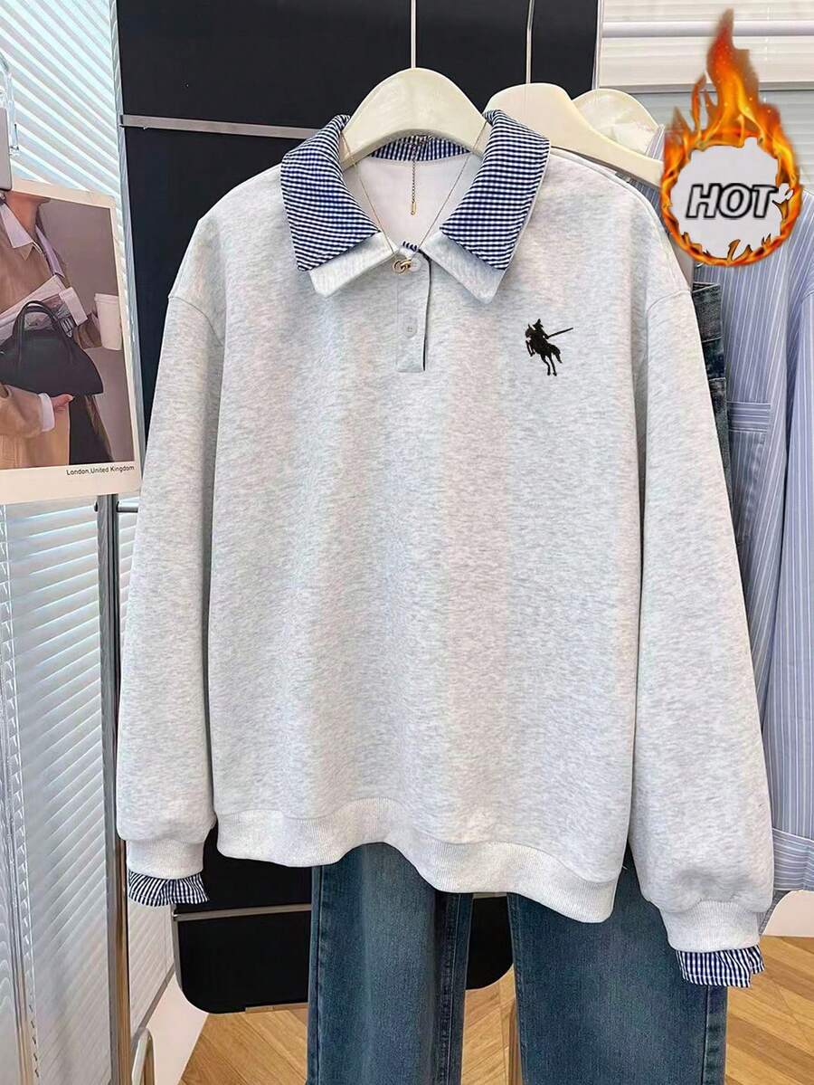 Franclia Nouveau Sweat-shirt-shirt rétro à carreaux 2 en 1 de style universitaire avec broderie de cheval, col chemise, manches longues pour femmes - Gris pâle - Voir 1