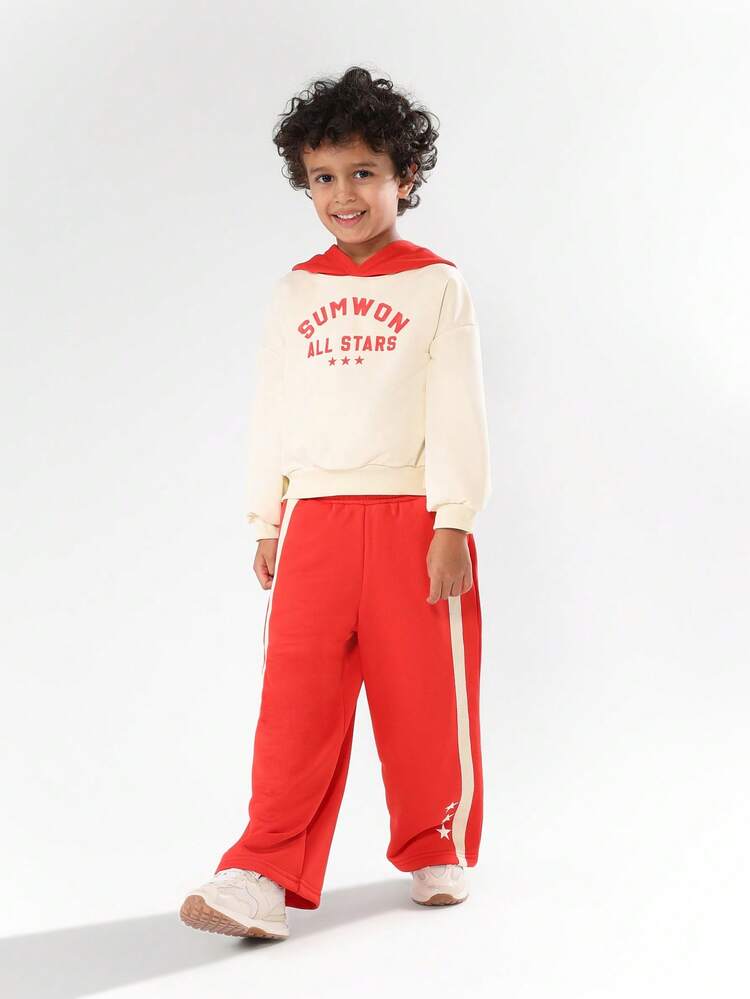 Moletom com capuz e calça esportiva com estampa de logotipo