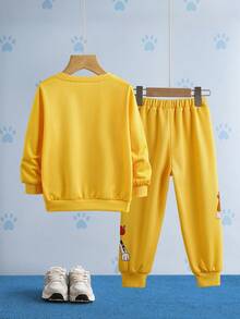 SHEIN | PAW Patrol 2 件套小男孩卡通小狗图案圆领长袖运动衫和长运动裤针织休闲运动服户外套装，黄色 - 黃色 - 查看 2