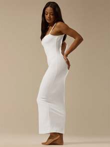 MUSERA ESSENTIALS 柔软如黄油般的吊带修身连衣裙，基础款夏季度假连衣裙，适合婚礼、伊比沙岛海滩度假、秋季夜晚外出、返校季休闲装、冬季晚宴夏季穿搭，优雅时尚。 - 白色 - 查看 2