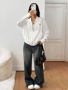 SHEIN PETITE Chaqueta regular de mujer tejida en blanco con patrón bordado en el pecho, versión OVERSIZE para salidas casuales