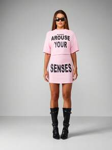 Missguided x Playboy Crew Neck Kurzarm Mini Kleid mit auffälligem Textdruck, lässiger Sommer Streetwear - Pink - Übersicht 5