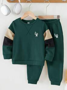 SHEIN 2 件儿童男童休闲针织袖拼布圆领长袖运动衫和裤子套装，适合通勤、学校、休闲、学院、生日派对、晚会、婚礼、洗礼、返校、日常穿着、旅行、运动、秋冬、羊毛、加厚 - 墨綠色 - 查看 6