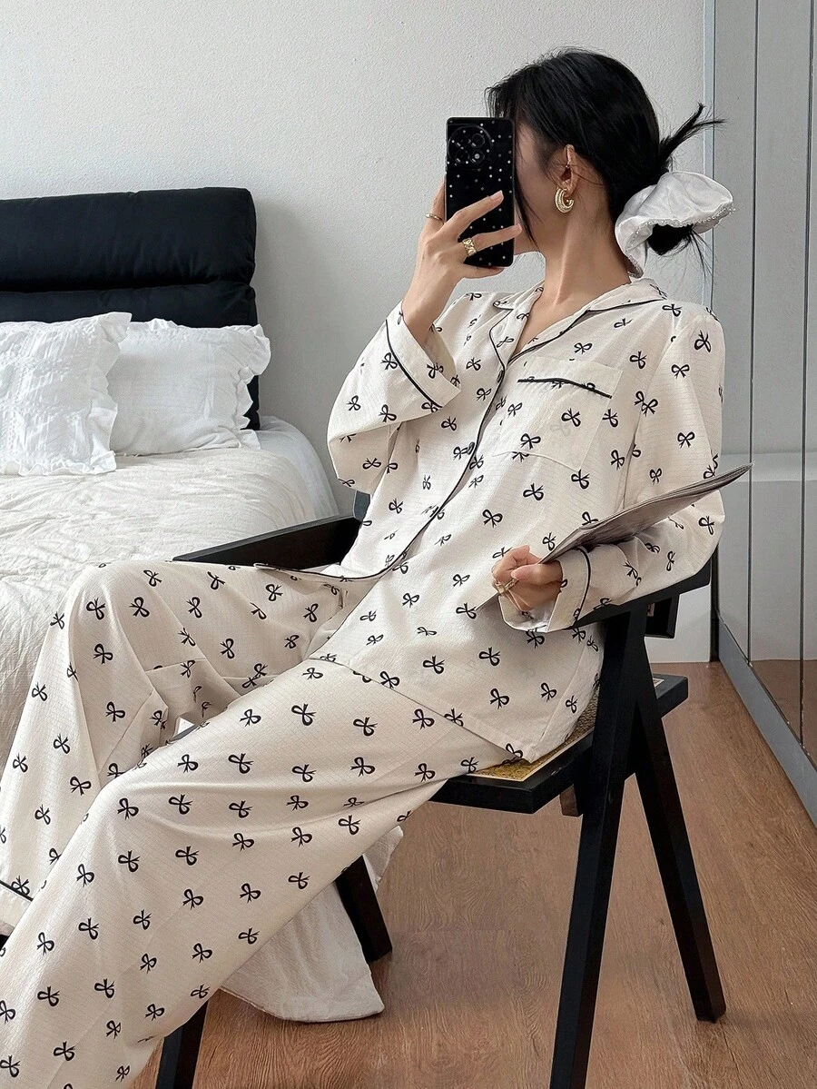 SHEIN 2件套泡泡雪纺蝴蝶结印花翻领长袖上衣和裤子睡衣套装，秋冬服装 - 米色 - 查看 1