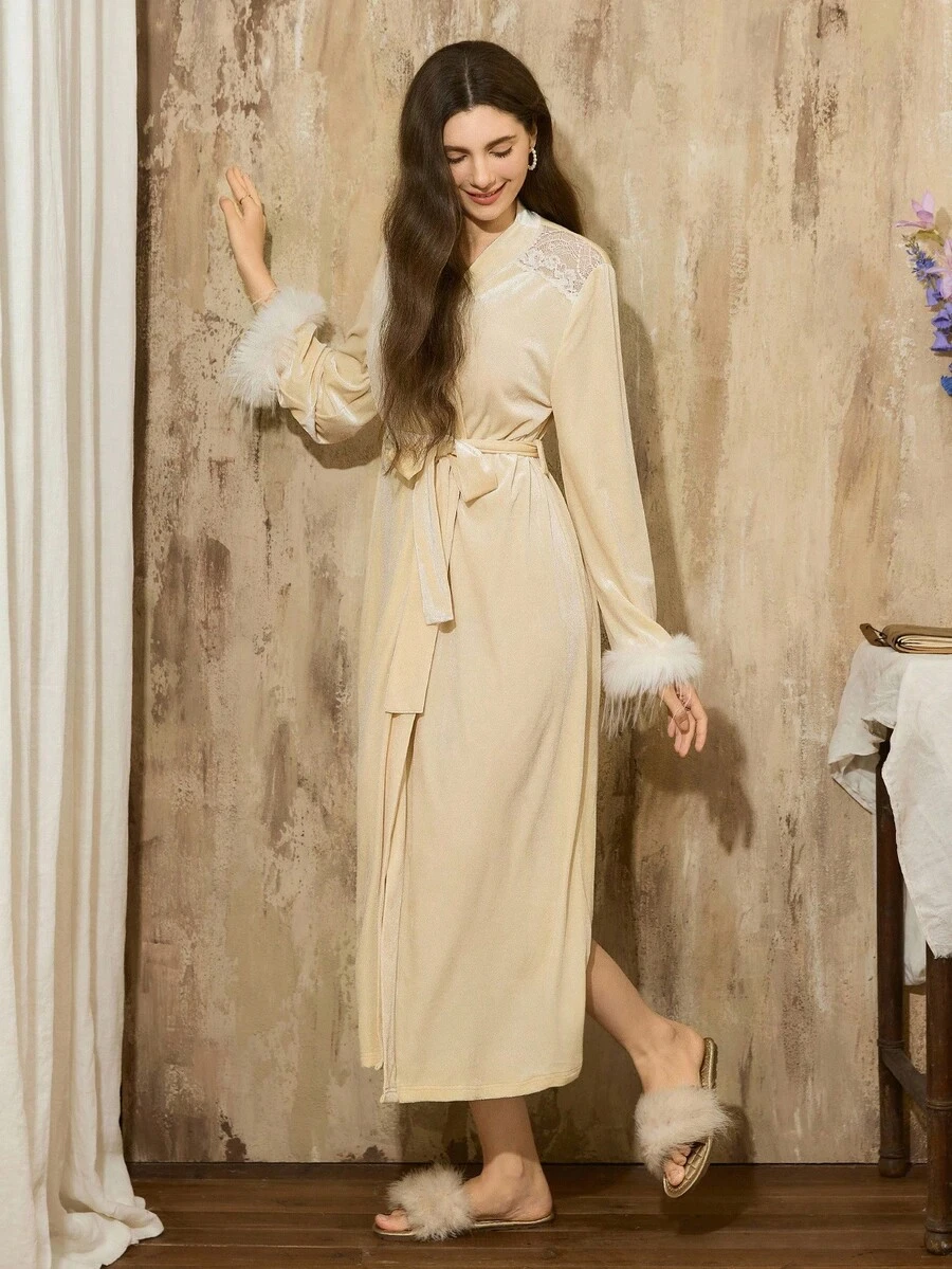 SHEIN 女式秋冬蕾丝拼布天鹅绒仿皮草长袖系腰长袍 - 杏色 - 查看 1