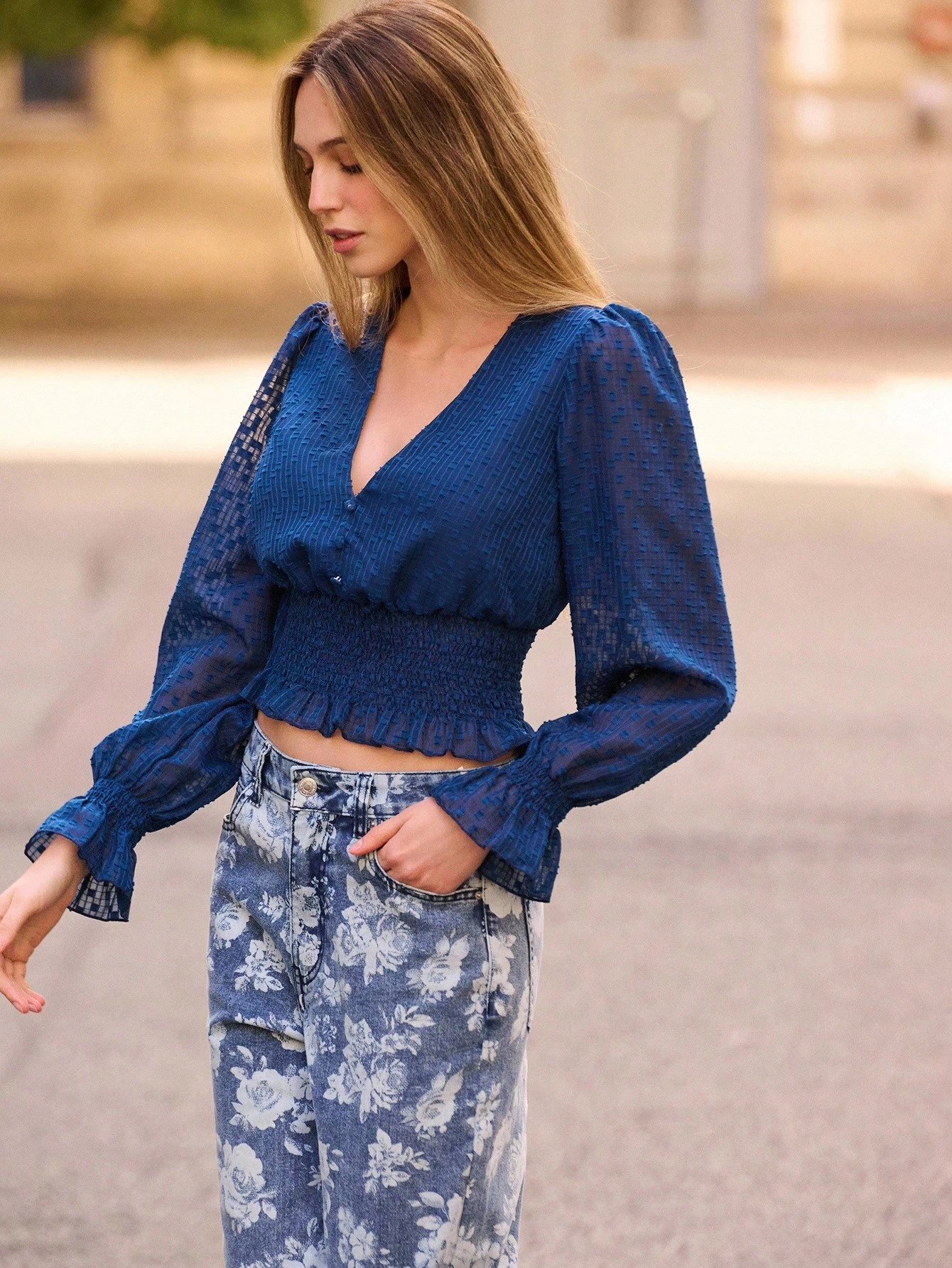 Bluzka vintage w kolorze granatowym z teksturą żakardową i marszczeniami w pasie, jesień, jesień, wiosna, lato, biznes, swobodny