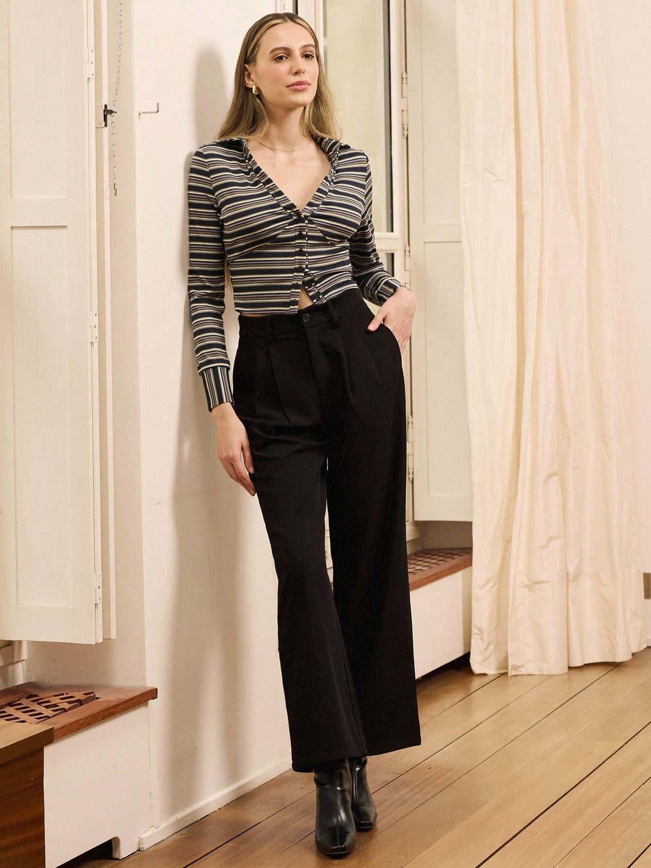 Top de Manga Longa com Botões e Listras Monocromáticas, Ajustada, Ideal para Outono, Escritório e Uso Casual