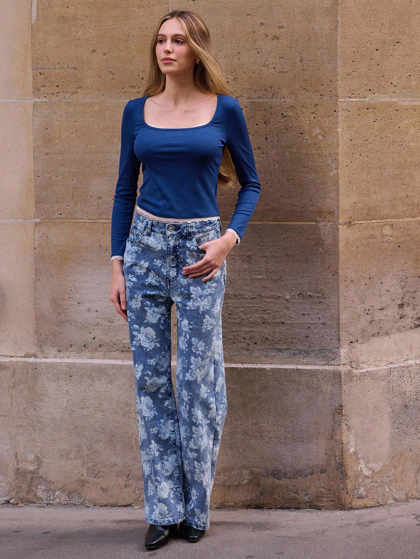 Maglia a maniche lunghe con costine blu navy, con dettagli in pizzo bianco sul petto e l'orlo, adatta per feste in autunno, uscite serali e primavera/estate