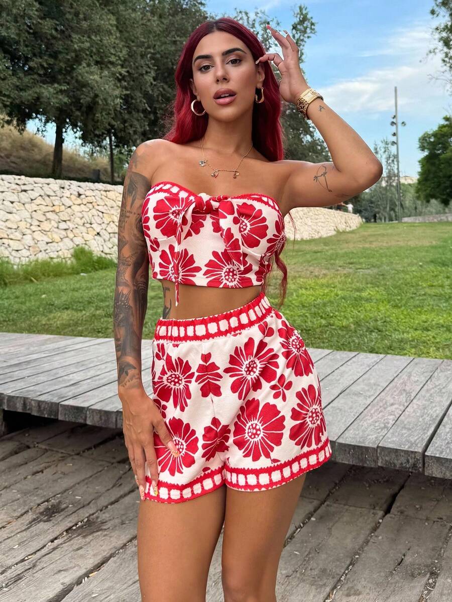 Bearsaez Nouveau ensemble 2 pièces avec Top tube floral bleu et blanc avec lien et short taille élastique forme trapèze pour vacances - Rouge et Blanc - Voir 1